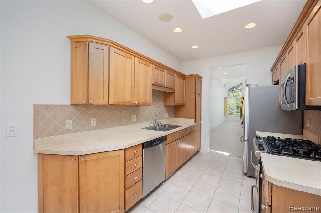 49290 Wayburn Drive, Macomb, MI 48042 — Photo 5