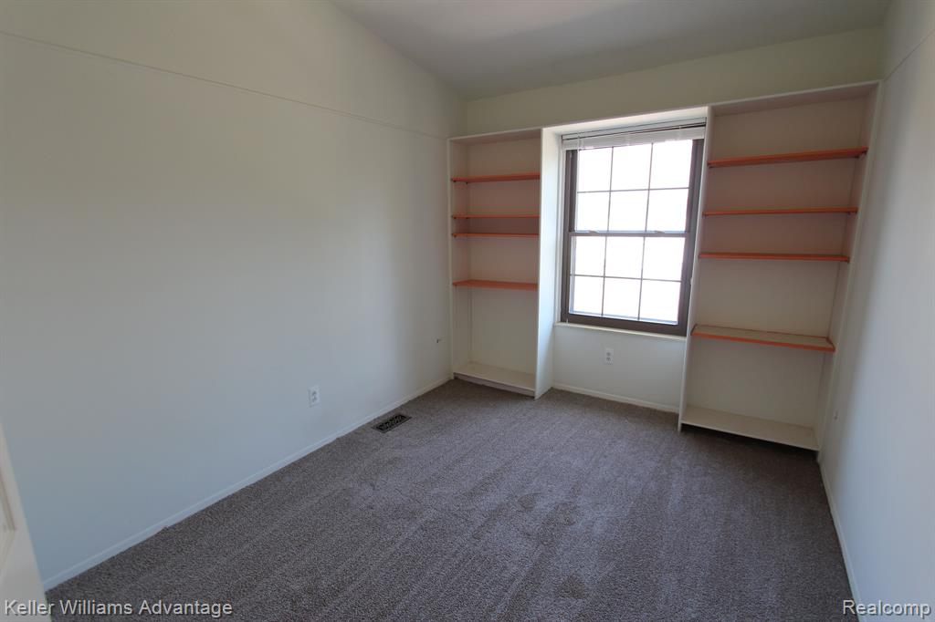22180 Pondview, Novi, MI — Photo 20