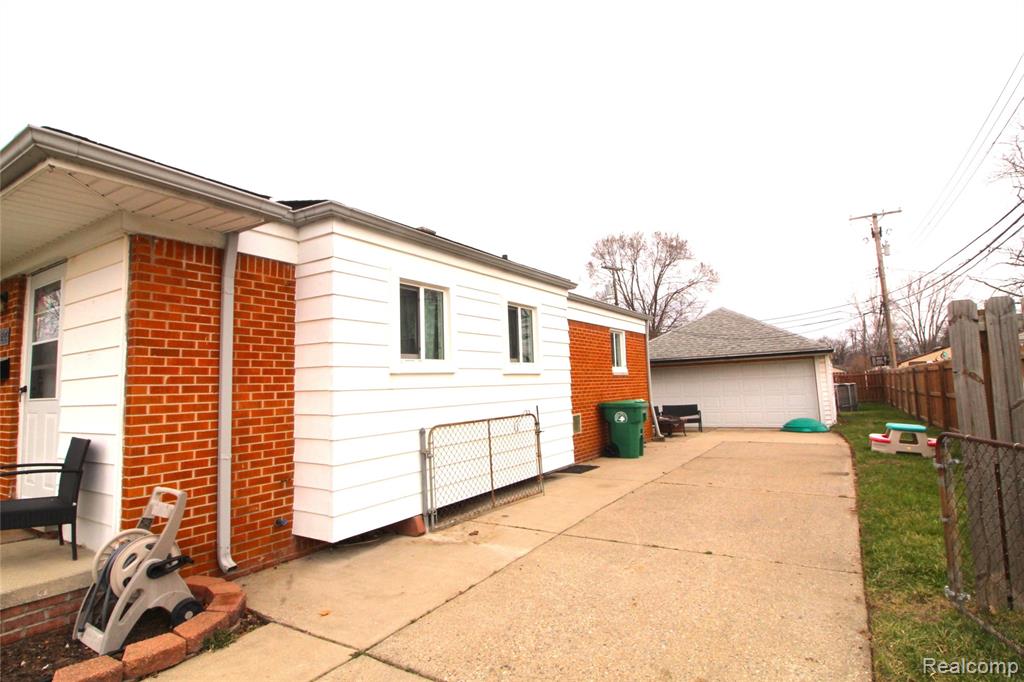 32474 Leona Street, Garden City, MI — Photo 24