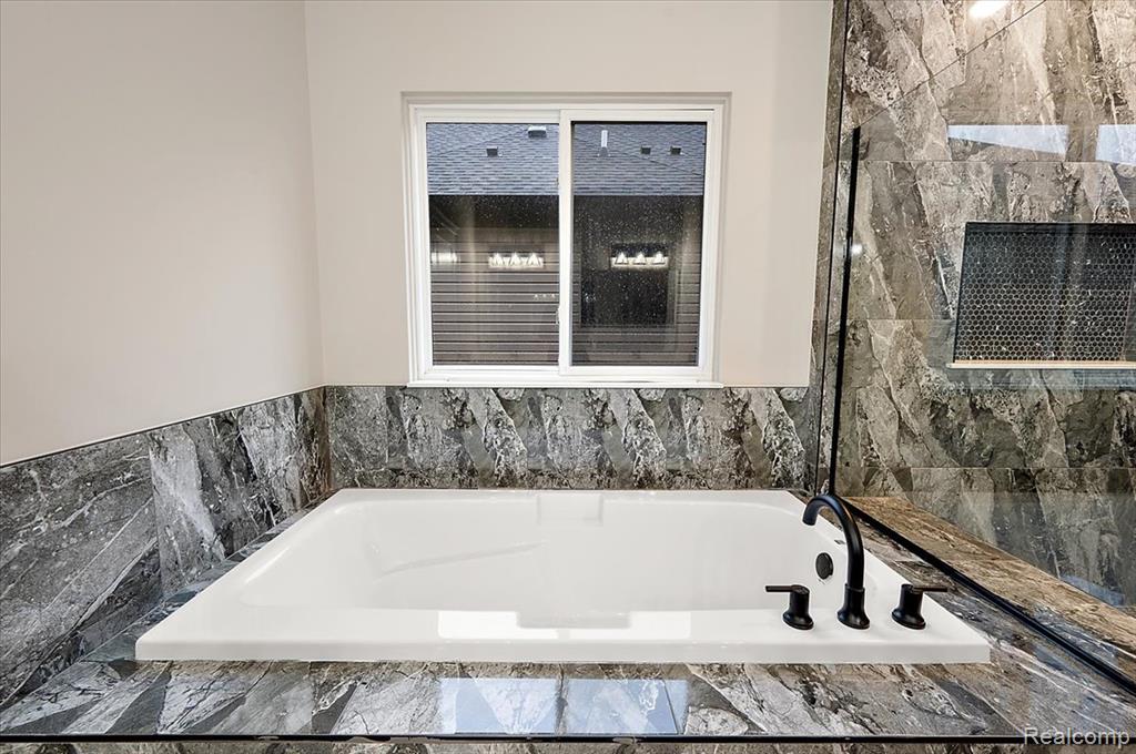 24021 Sawgrass Drive, Macomb, MI 48042 — Photo 41