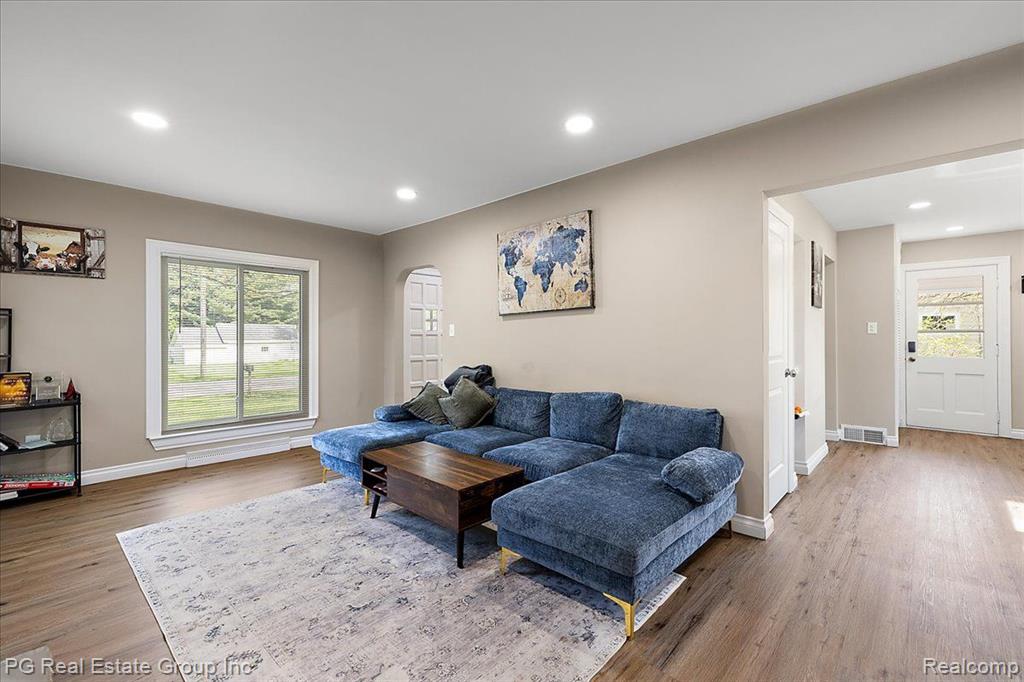 57 ORMSBY, Waterford, MI 48327 — Photo 13
