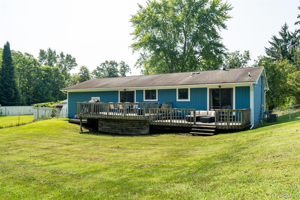 9904 CEDAR ISLAND Road, White Lake, MI — Photo 35