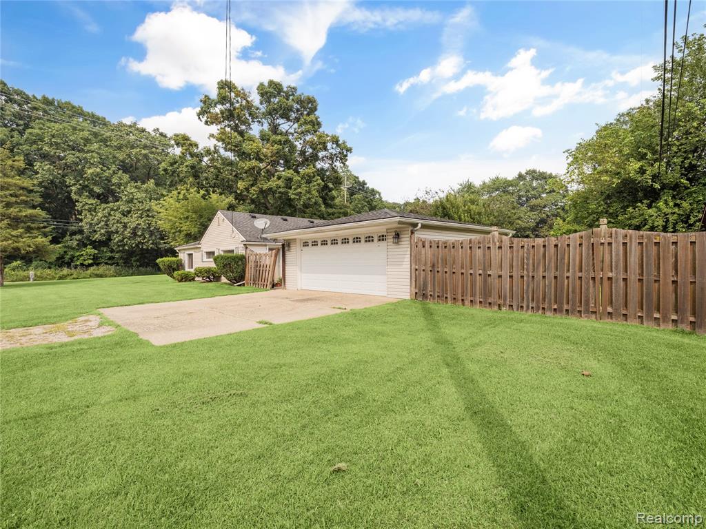 45175 Willis Road, Belleville, MI 48111 — Photo 3