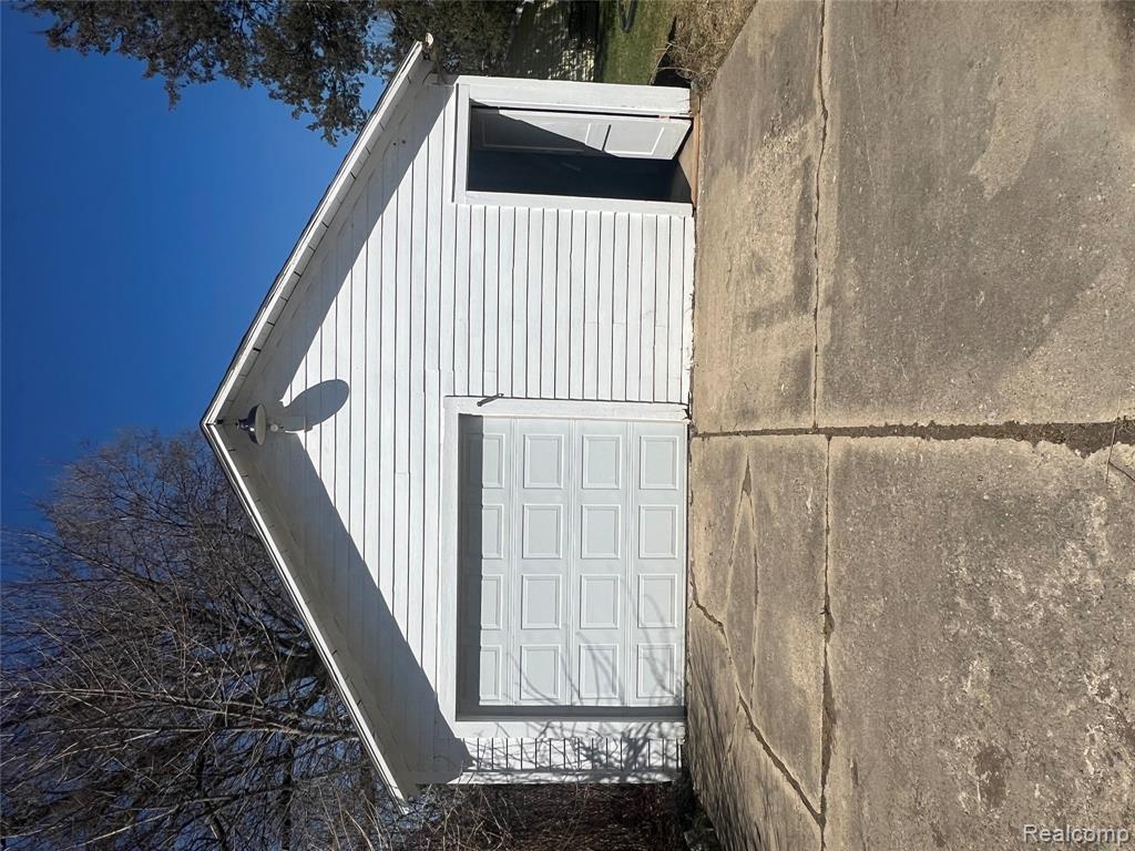 1031 E Pine Avenue, Mount Morris, MI 48458 — Photo 3