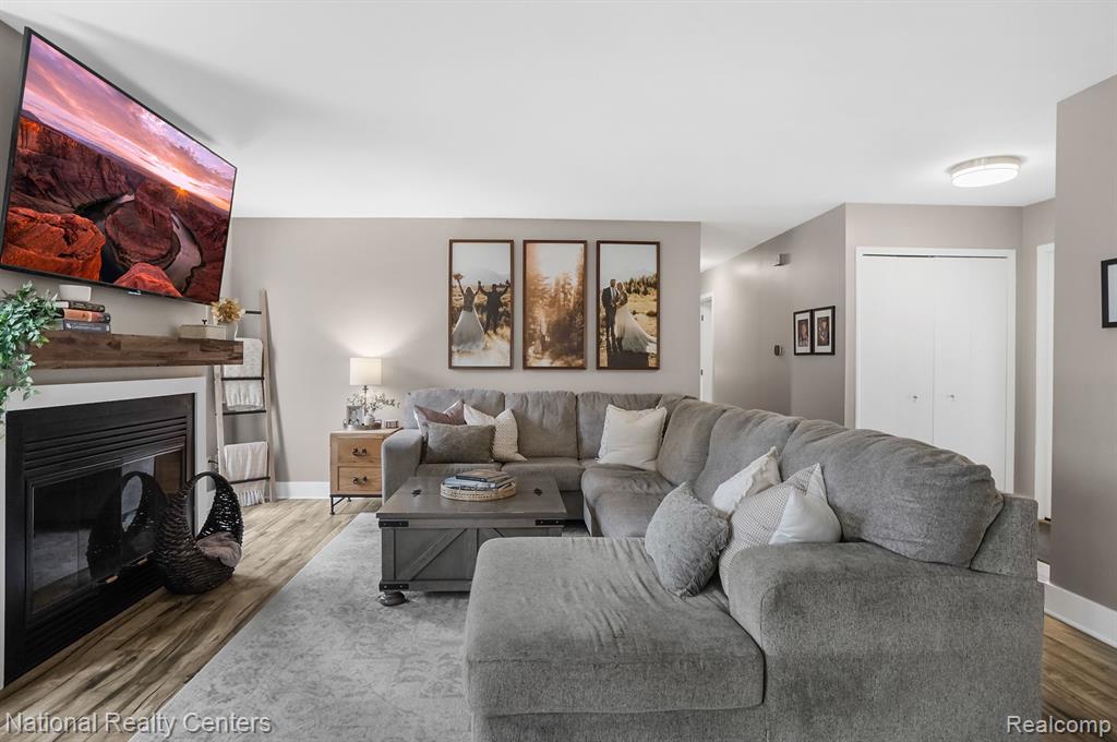 7780 THUNDER BAY Drive, Pinckney, MI 48169 — Photo 16