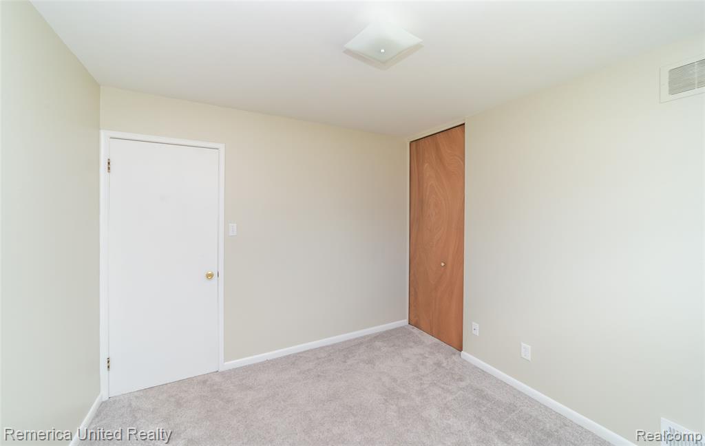 945 N Commerce Road, Commerce Twp, MI 48382 — Photo 27