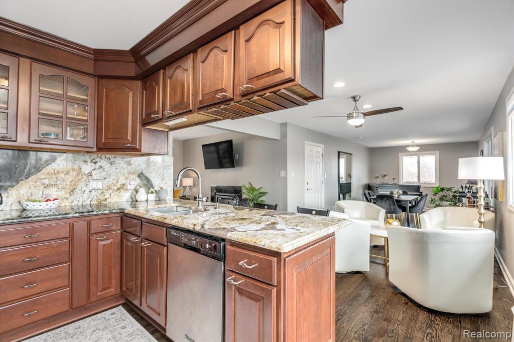 4645 CLAUDIA Drive, Waterford, MI 48328 — Photo 13