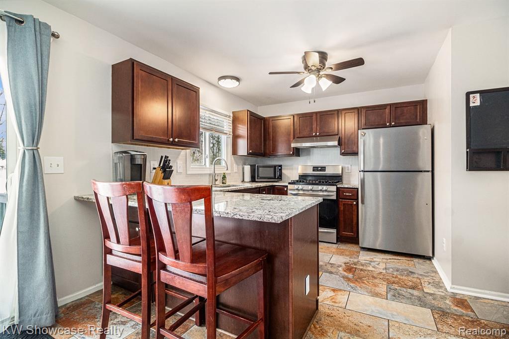 917 Iroquois Avenue, Waterford, MI 48327 — Photo 11