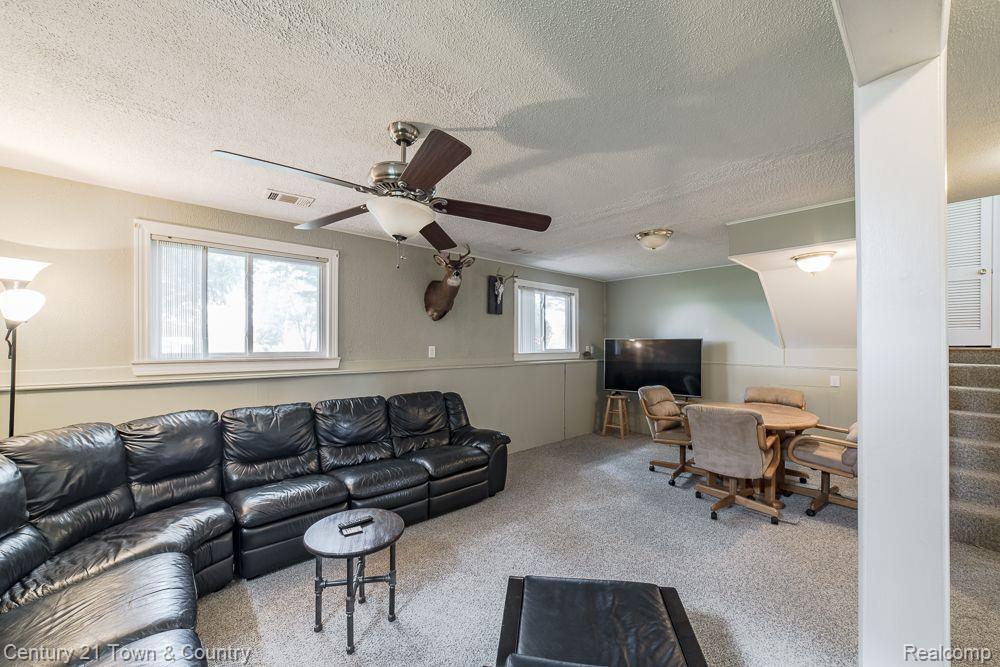 8119 FENTON Road, Grand Blanc, MI 48439 — Photo 23