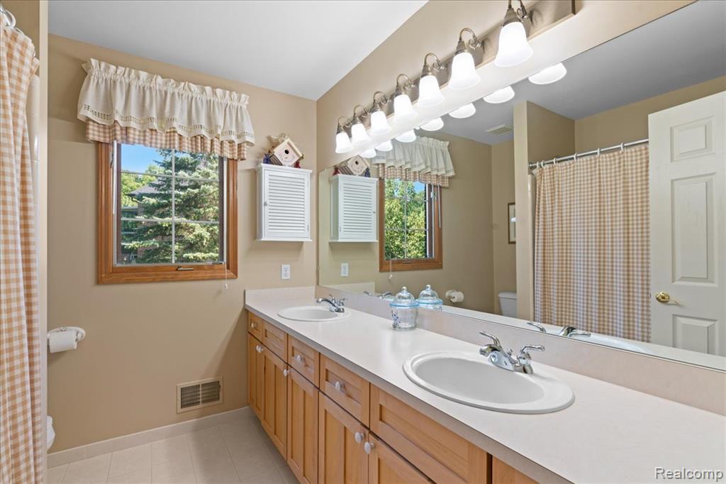 7319 Haverhill Court S, Canton, MI 48187 — Photo 16