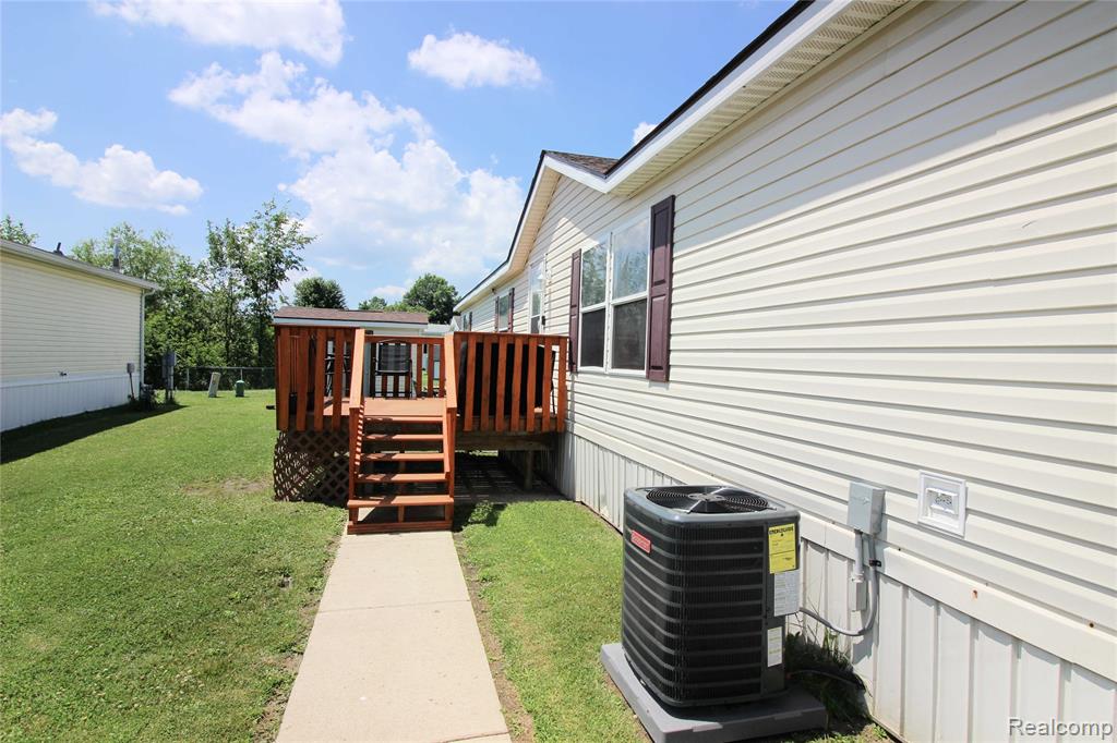 9159 Greentree Drive, Newport, MI 48166 — Photo 3