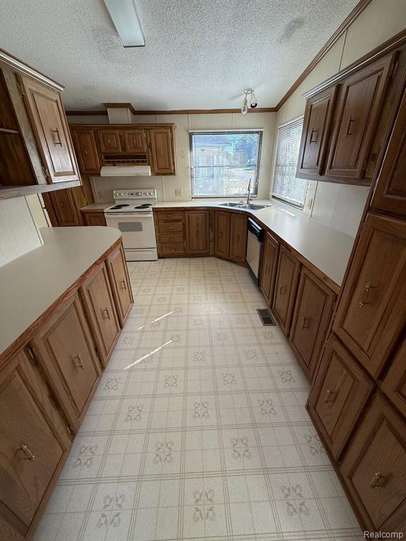 3028 E Bay Drive, Fenton, MI 48430 — Photo 4