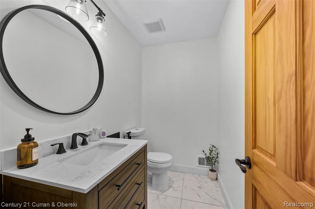 5120 Langlewood Court, West Bloomfield, MI — Photo 14
