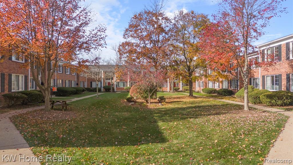 32718 GRAND RIVER Avenue, C28, Farmington, MI 48336 — Photo 21