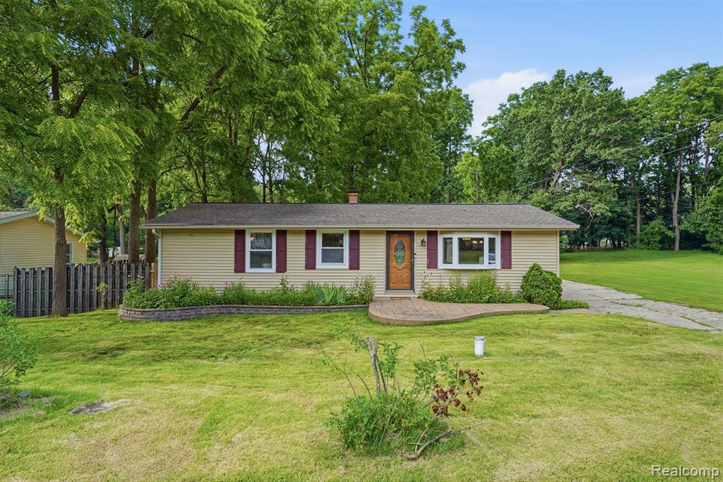 608 Snyder Road, Highland, MI — Photo 2