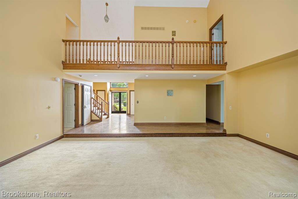 4237 WOODLANDS Lane, Orchard Lake Village, MI 48323 — Photo 9
