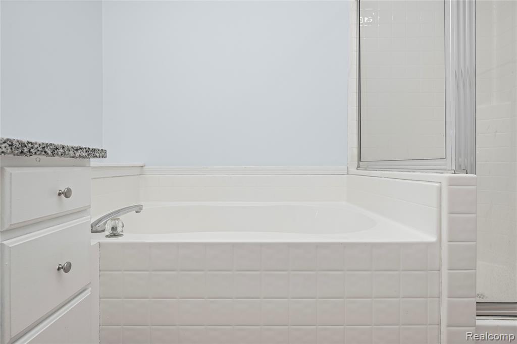 28139 Carlton Way Drive, Novi, MI 48377 — Photo 36