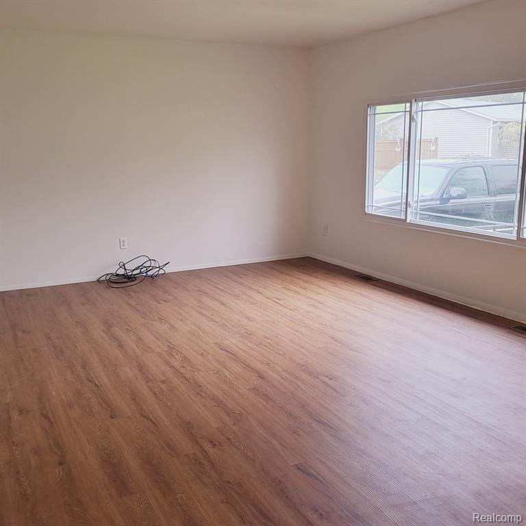 708 S GOMAS Court, Durand, MI 48429 — Photo 9