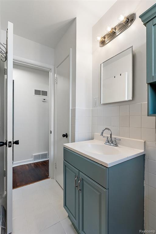 898 E Barrett Avenue, Madison Heights, MI 48071 — Photo 15