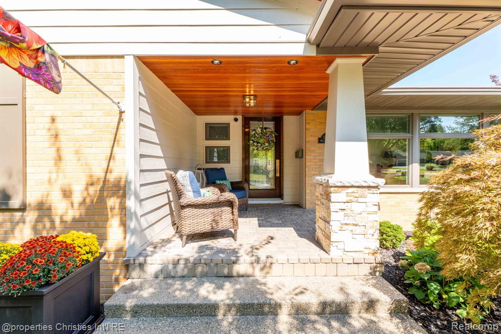 19418 Warwick Street, Beverly Hills, MI 48025 — Photo 2
