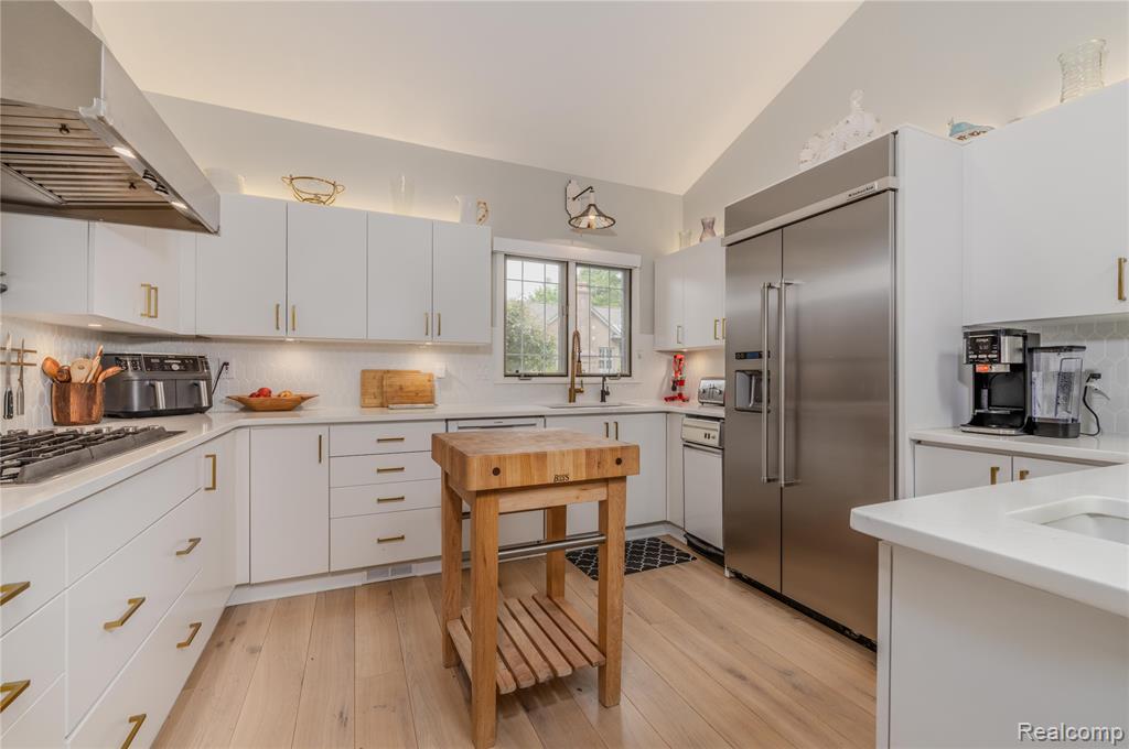 4054 Cranbrook Court, Bloomfield Hills, MI 48301 — Photo 14