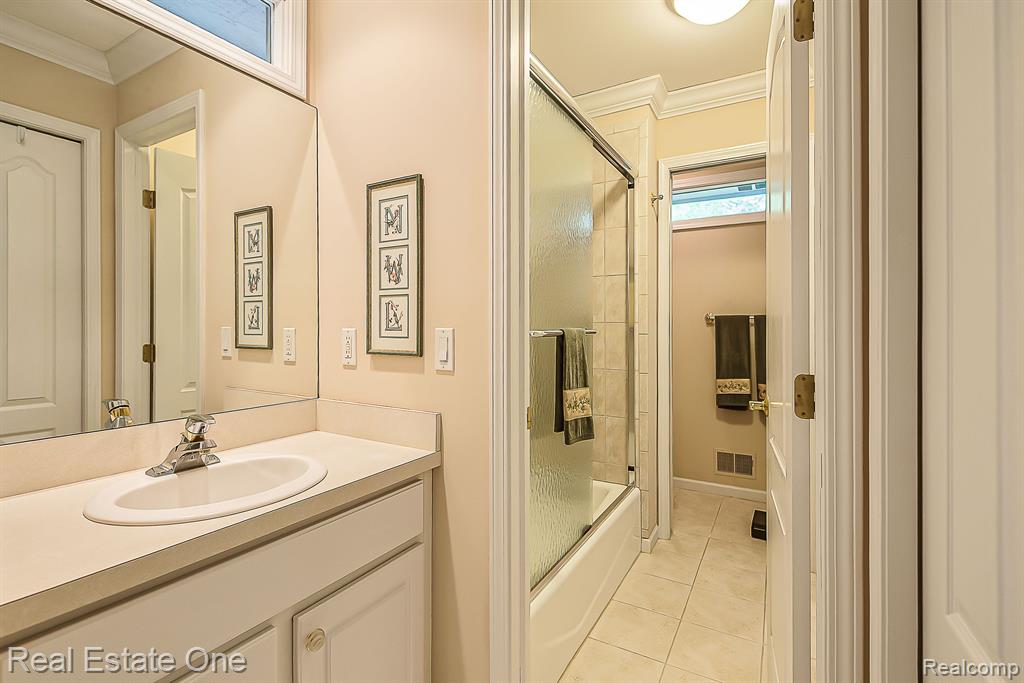 8444 CLIMBING Way, Pinckney, MI 48169 — Photo 46
