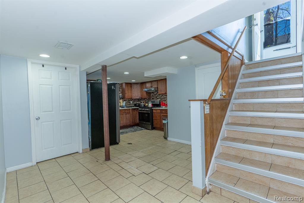 4127 MCKINLEY Street, Dearborn Heights, MI 48125 — Photo 11