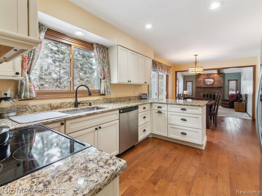 41830 PON MEADOW Drive, Northville, MI 48168 — Photo 12