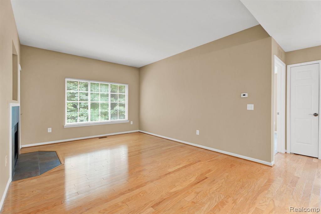 5379 Twin Oaks Drive, Sterling Heights, MI 48314 — Photo 12