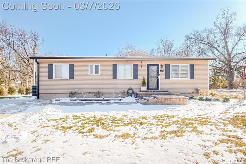 4405 Green Lake Road, West Bloomfield, MI 48323 — front exterior