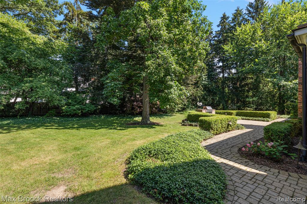 748 Waddington Street, Bloomfield Hills, MI 48301 — Photo 33
