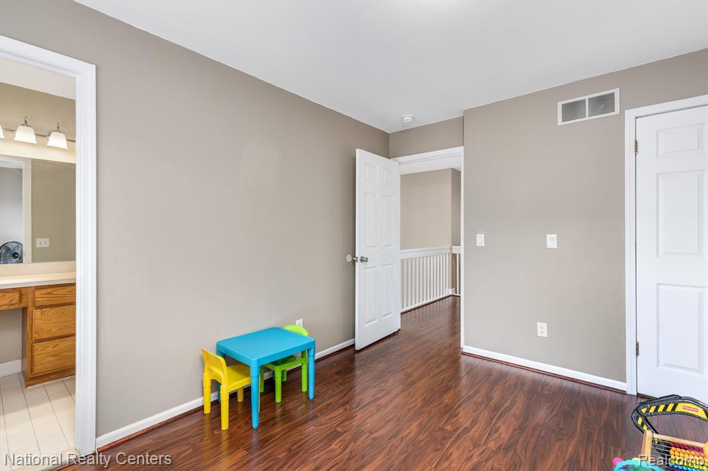 51569 PINEWOOD Drive, Macomb, MI 48042 — Photo 21
