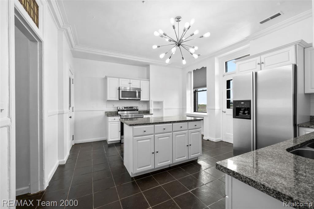 2900 E Jefferson Avenue, 61-C8, Detroit, MI 48207 — Photo 27