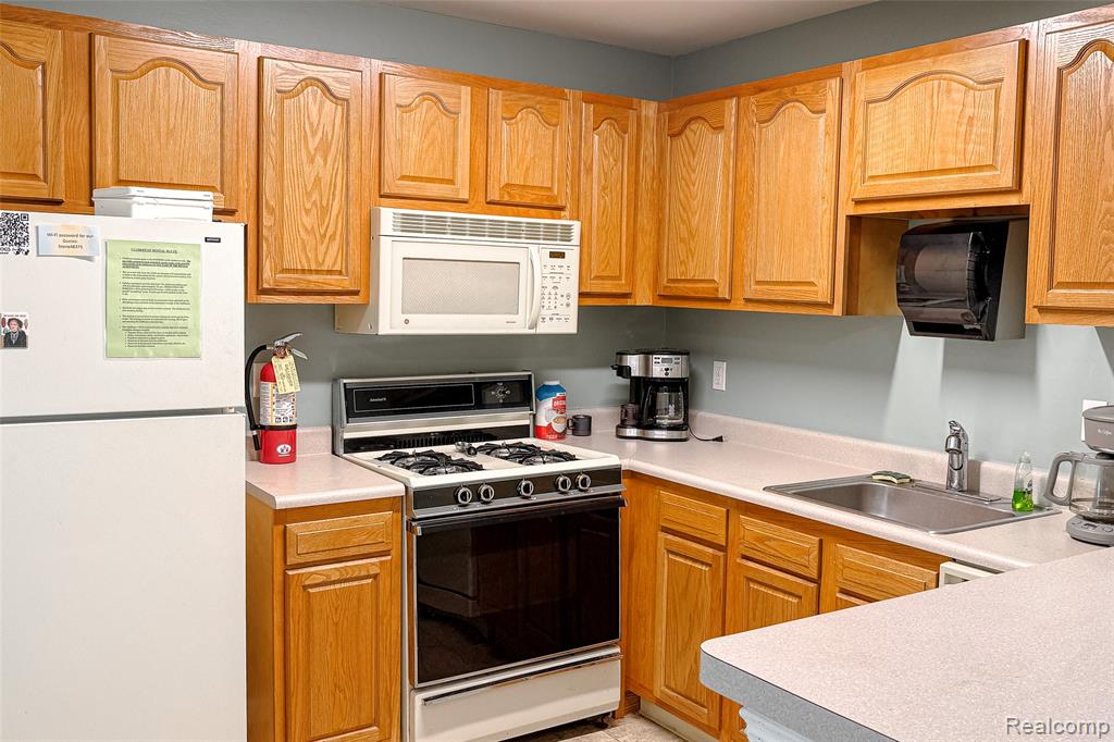 23404 N Rockledge, Novi, MI — Photo 31