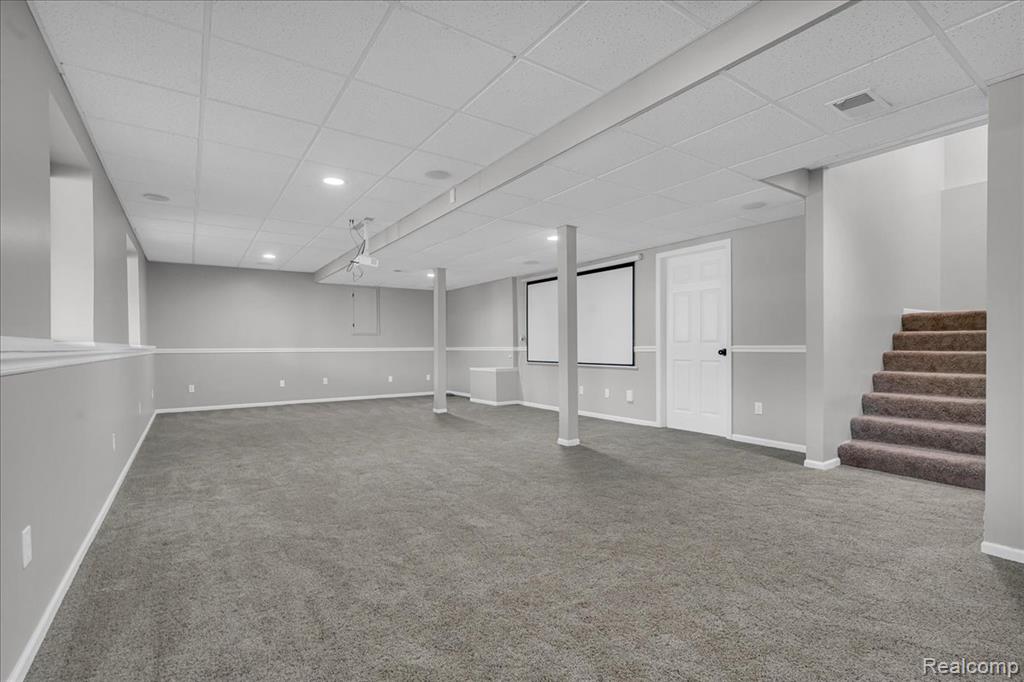 8327 Parkside Drive, Grand Blanc, MI 48439 — Photo 33