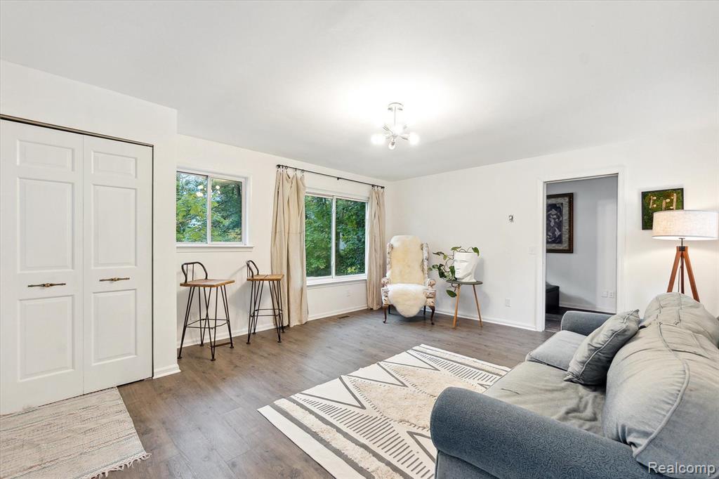 5630 Glen Echo Drive, Howell, MI 48843 — Photo 5