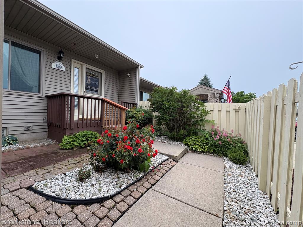 62401 Raleigh Court, 4, South Lyon, MI 48178 — Photo 2