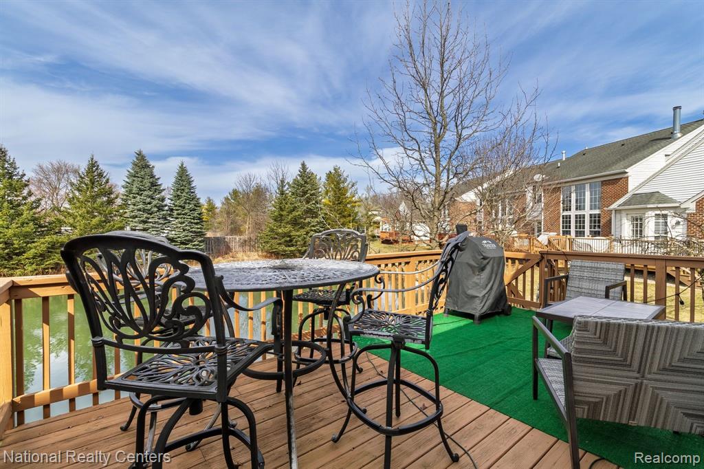 4024 RAVENSFIELD Drive, Canton, MI 48188 — Photo 19
