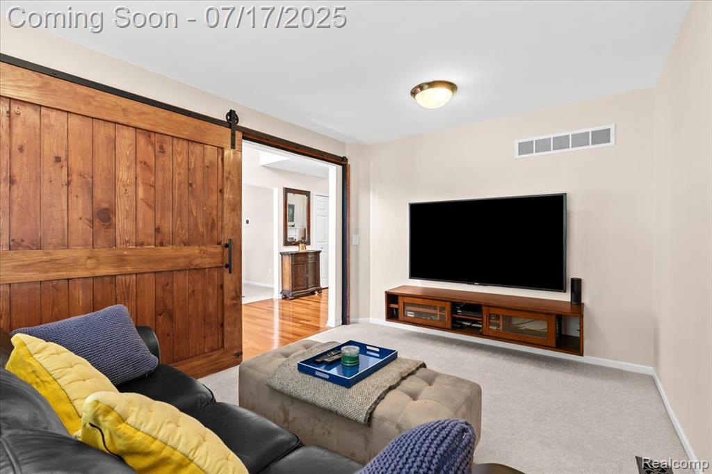 610 W Oxhill Drive, White Lake, MI — Photo 7