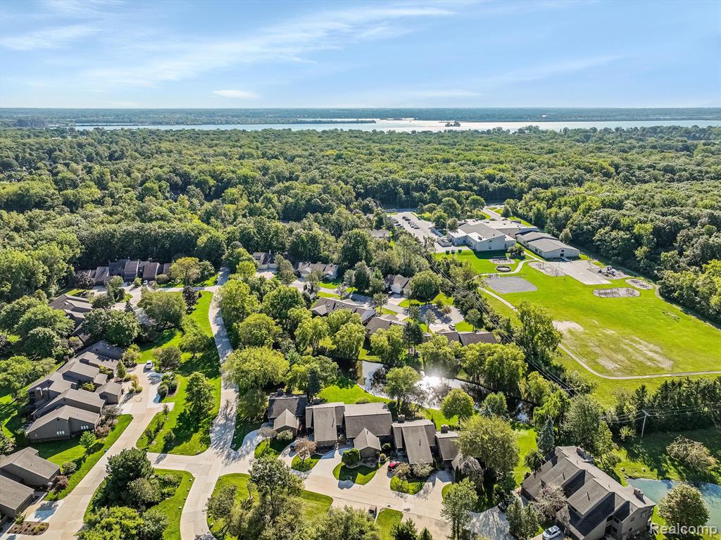 9735 HAWTHORNE GLEN Drive, Grosse Ile, MI 48138 — Photo 39