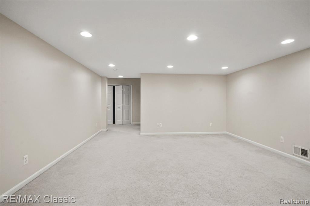 43008 EMERSON Way, Novi, MI — Photo 16