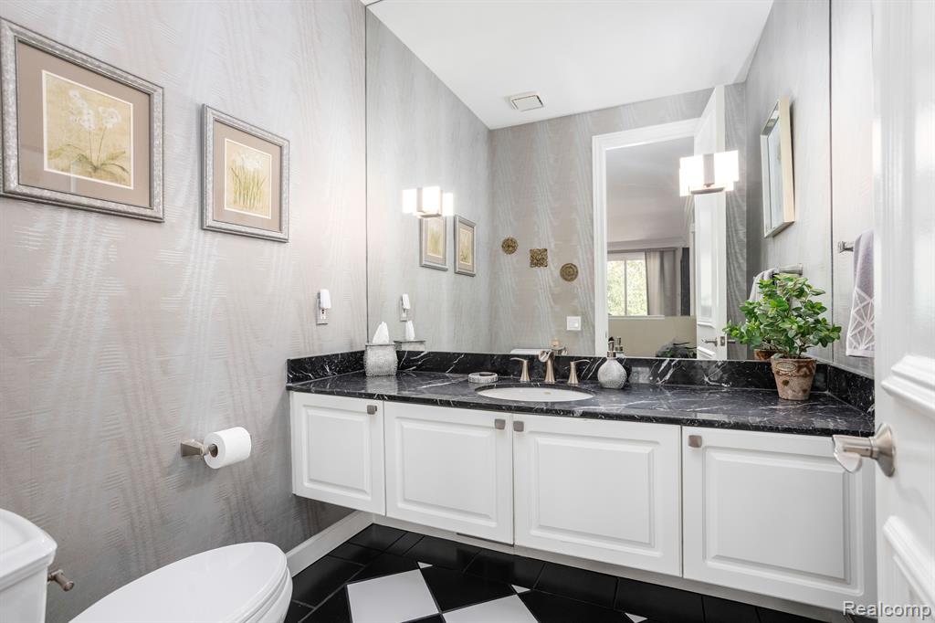 5130 OAKBROOKE Drive, West Bloomfield, MI 48323 — Photo 28