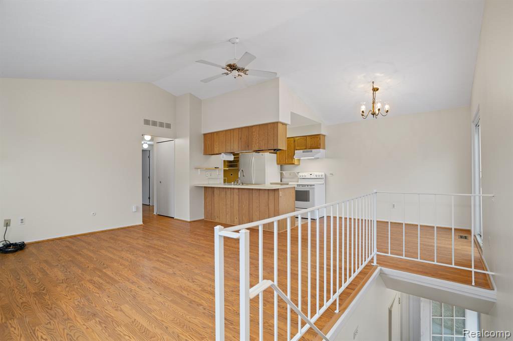 381 NEPTUNE Drive, Walled Lake, MI 48390 — Photo 9