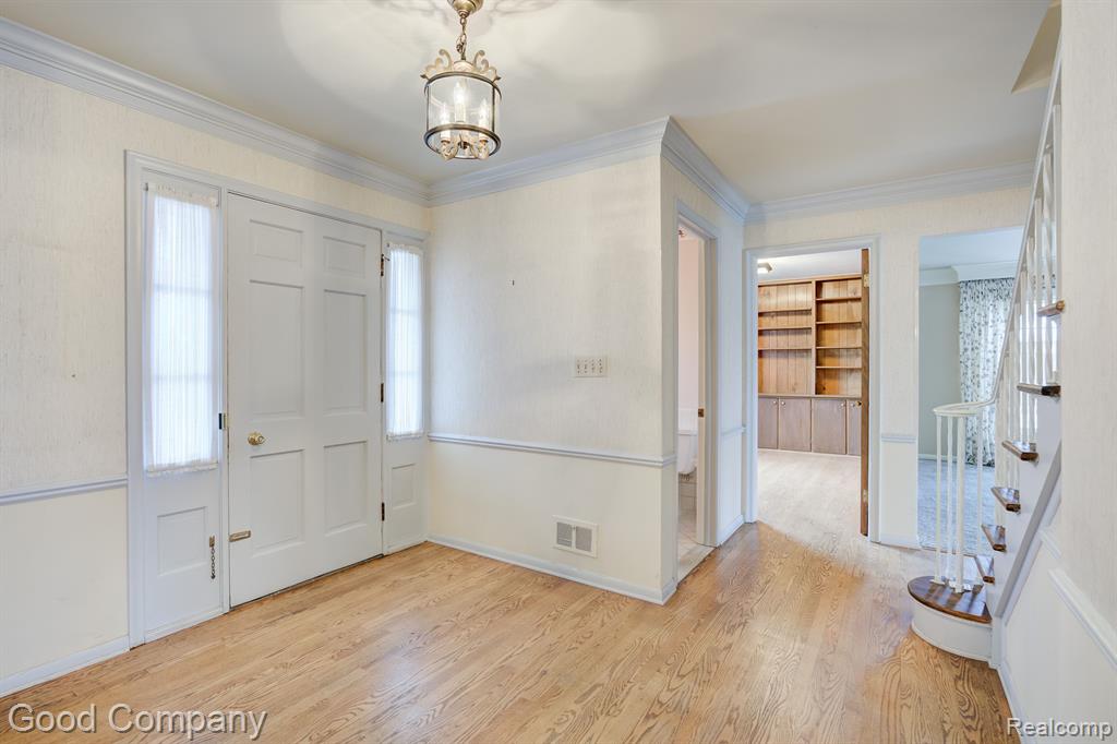 702 PARKMAN Drive, Bloomfield Hills, MI 48304 — Photo 8