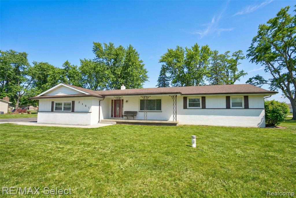 2461 N Long Lake Road, Fenton, MI 48430 — front exterior