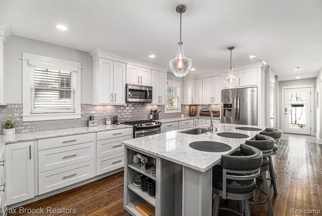 907 E 6TH Street, Royal Oak, MI 48067 — Photo 12