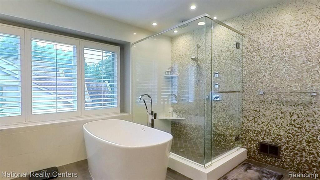 6783 Burtonwood Drive, West Bloomfield, MI — Photo 48