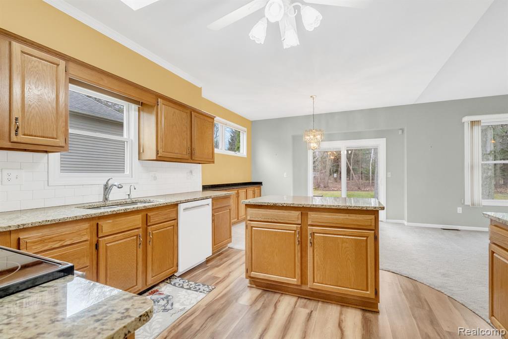 4039 Stoney Creek Drive, Fort Gratiot, MI 48059 — Photo 18