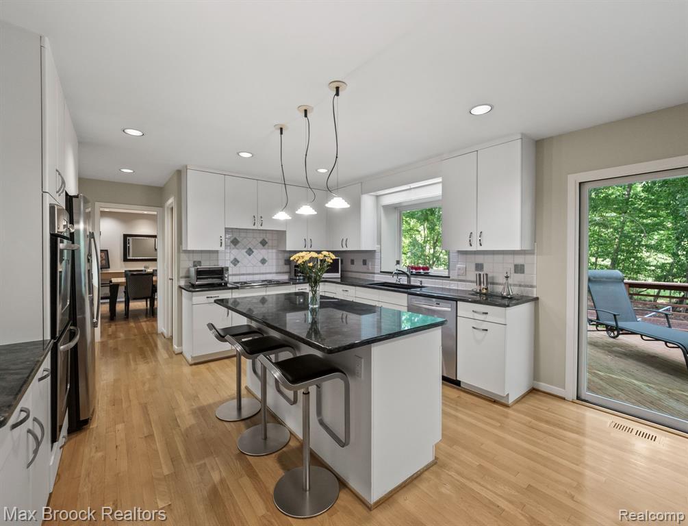 6224 Bromley Court, West Bloomfield, MI — Photo 13