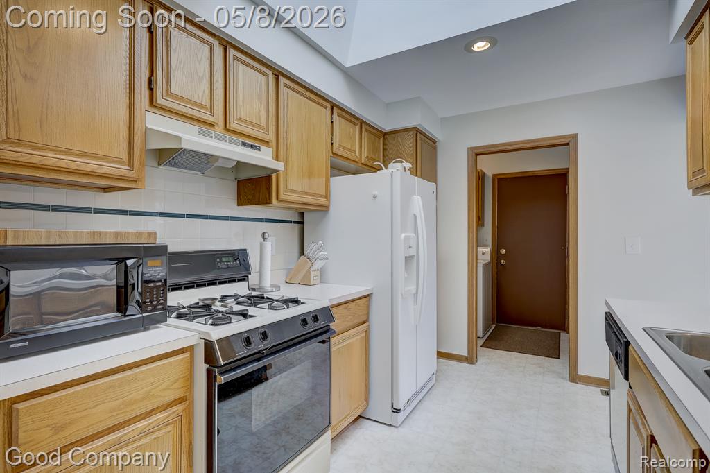 48390 Seawind Court, Utica, MI 48315 — Photo 12